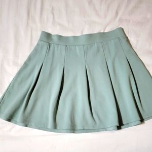 Evergreen pleated skirt